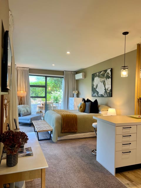 Bed, Living room