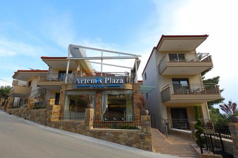 Facade/entrance