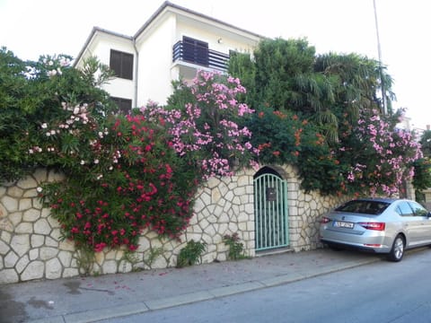 Property building, Facade/entrance, Street view, Parking