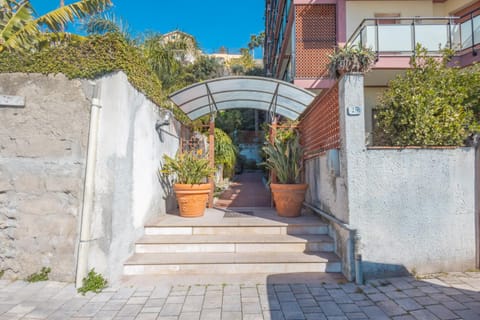 Property building, Facade/entrance, Off site