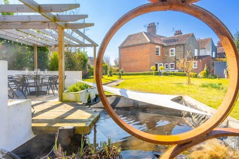 Property building, Patio, Day, Garden, Garden view