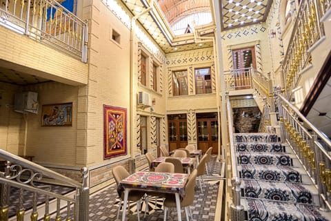 Living room, Inner courtyard view