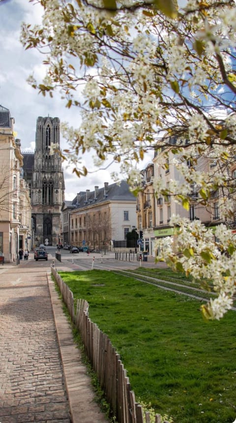 Neighbourhood, Landmark view