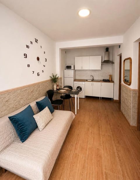 Kitchen or kitchenette, Living room, Seating area, Dining area
