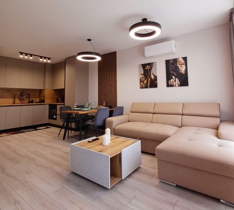 Kitchen or kitchenette, Living room, Seating area, Dining area
