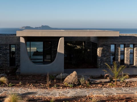 Property building, Facade/entrance, Day, Sea view