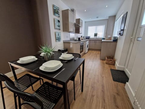 Greenacres Bungalow 2 Bedroom Sleeps 4 Near Town Centre House in Merthyr Tydfil