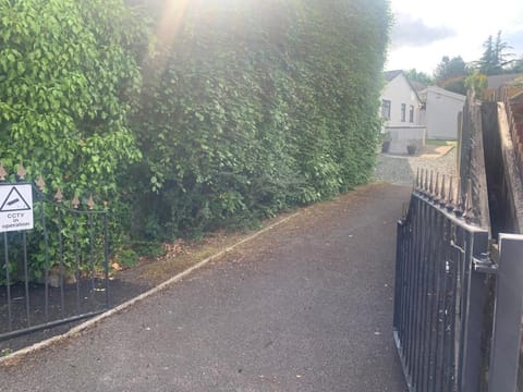 Greenacres Bungalow 2 Bedroom Sleeps 4 Near Town Centre House in Merthyr Tydfil