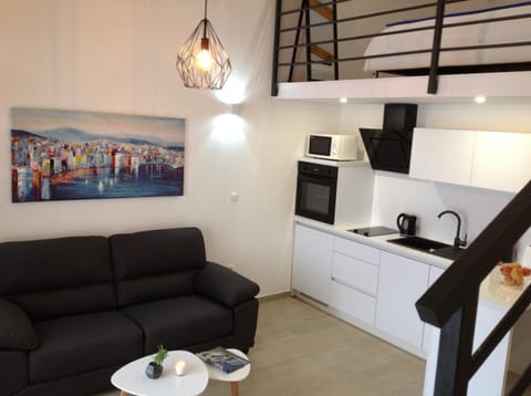 Kitchen or kitchenette, Living room