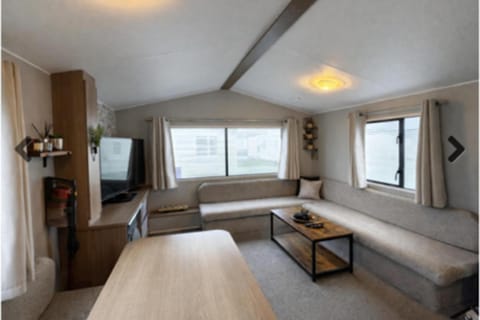 Communal lounge/ TV room, TV and multimedia, Living room, Decorative detail, Seating area