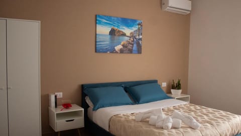 Bedroom, air conditioner