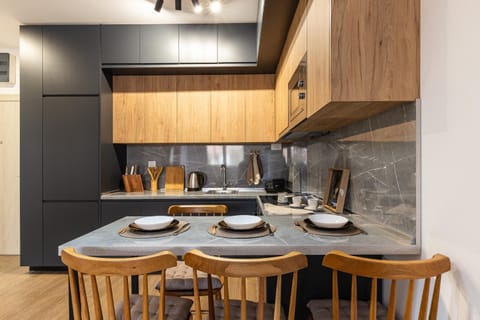 Kitchen or kitchenette, Dining area, stove