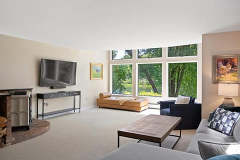 Downtown Middlebury River House House in Middlebury