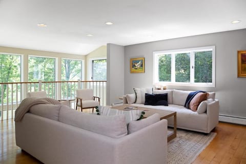 Downtown Middlebury River House House in Middlebury