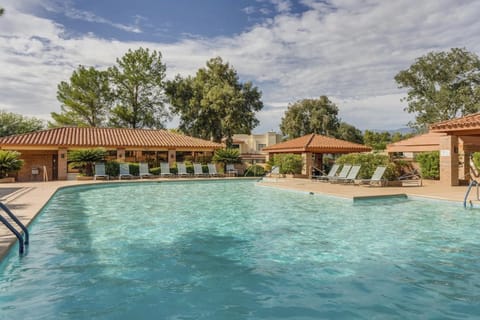 Extended Stay in Tucson! Dog-Friendly Townhome House in Tanque Verde