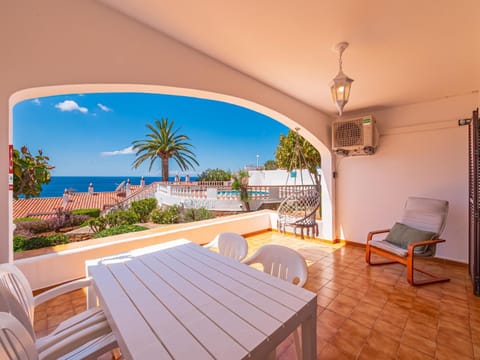 View (from property/room), Balcony/Terrace, Seating area, Dining area, Sea view
