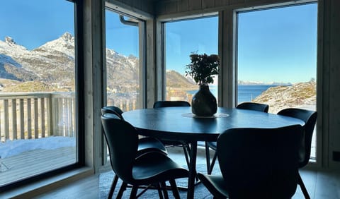 View (from property/room), Balcony/Terrace, Dining area