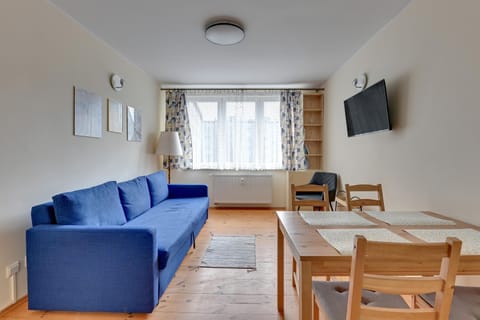 Communal lounge/ TV room, TV and multimedia, Living room, Seating area, Dining area