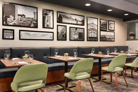 Restaurant/places to eat, Dining area, On site