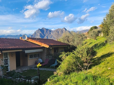 L' Oliva Nera House in Monte Isola