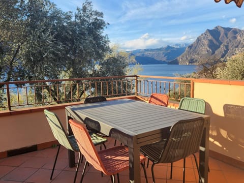 L' Oliva Nera House in Monte Isola