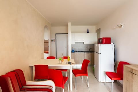 Dining area, kitchen