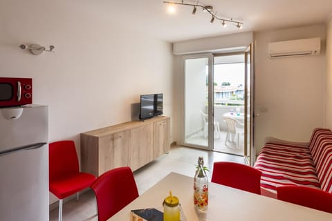 Living room, microwave, oven