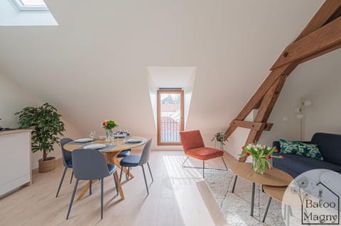 Living room, Seating area, Dining area