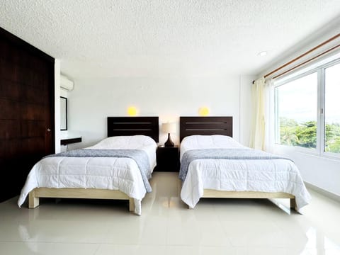 Bed, Photo of the whole room, Bedroom, internet, towels, air conditioner