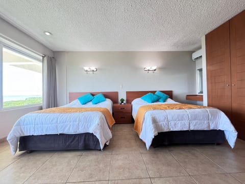 Bed, TV and multimedia, Photo of the whole room, Bedroom, wardrobe, air conditioner