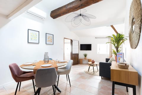 TV and multimedia, Living room, Dining area