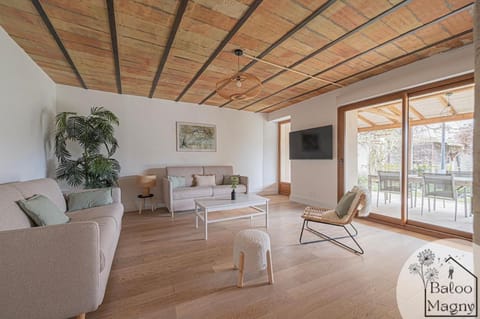 Communal lounge/ TV room, TV and multimedia, Living room, Seating area