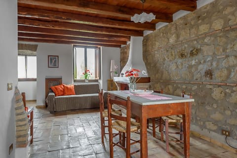 Living room, Dining area, fireplace