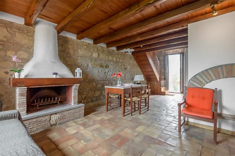 Living room, Dining area, fireplace