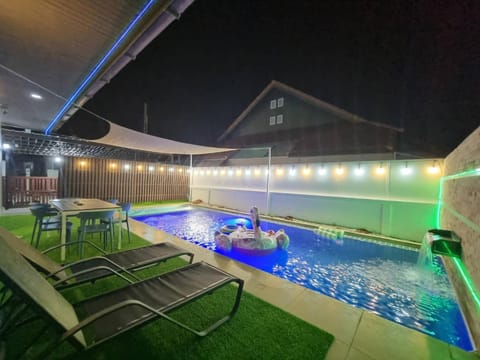 Night, Pool view, Swimming pool, sunbed