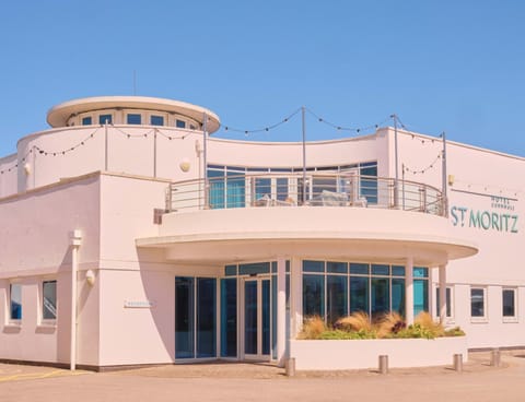 Property building, Day, Balcony/Terrace