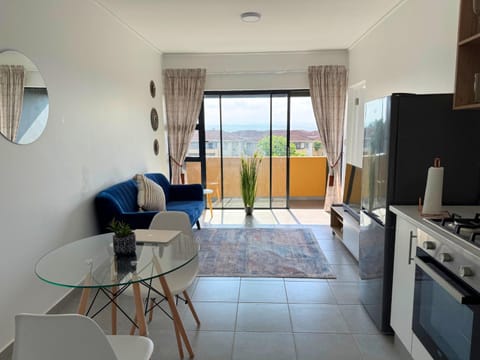 View (from property/room), Kitchen or kitchenette, Living room, Seating area, Dining area, oven, stove
