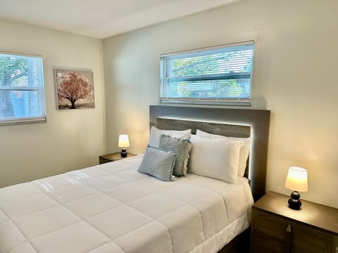 Orlando Luxe Retreat with Private Pool House in Azalea Park