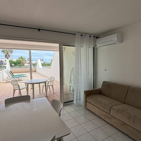 View (from property/room), Balcony/Terrace, Living room