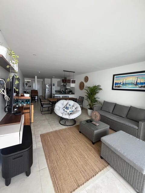 TV and multimedia, Kitchen or kitchenette, Living room, Evening entertainment