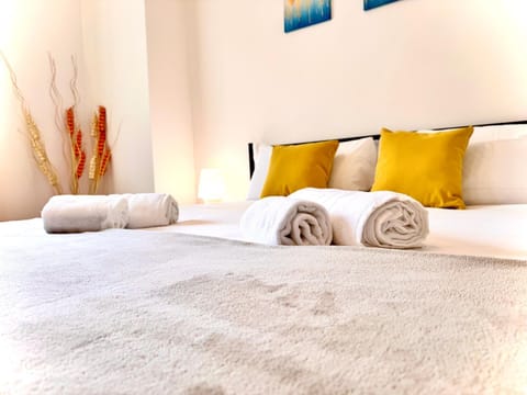 Bed, Photo of the whole room, Bedroom, towels