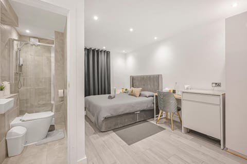 Toilet, Bed, TV and multimedia, Coffee/tea facilities, Bedroom, Communal kitchen, flat iron, hair dryier, internet, internet, towels, wardrobe, air conditioner