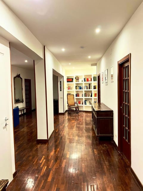 Living room, Decorative detail, Seating area