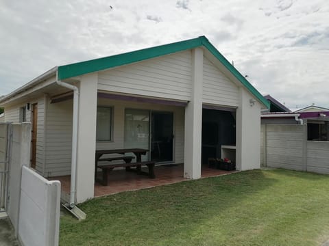 Property building, Patio, Day