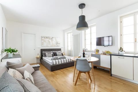 Kitchen or kitchenette, Seating area, Bedroom