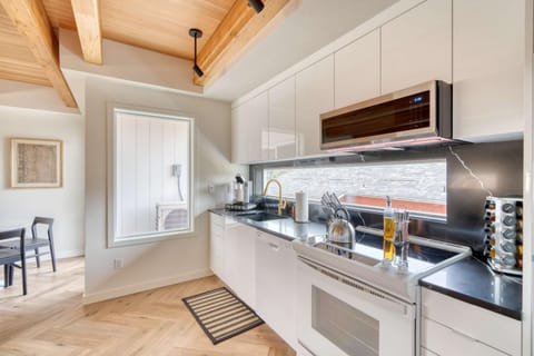 Stay Portland - Alberta Arts Escape - Modern 3BR Townhome House in Portland