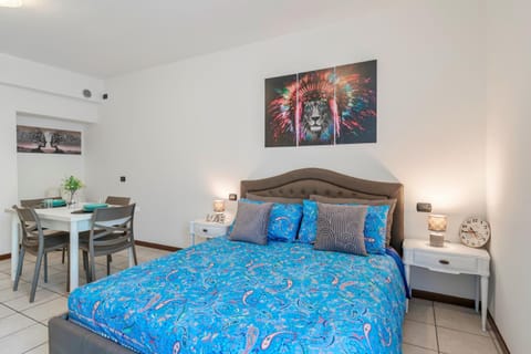 Bed, Living room, Bedroom