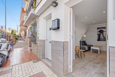 Apartamento en la Playa con patio Apartment in Malaga