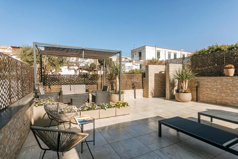 Patio, Balcony/Terrace, Balcony/Terrace, Entertainment, sunbed