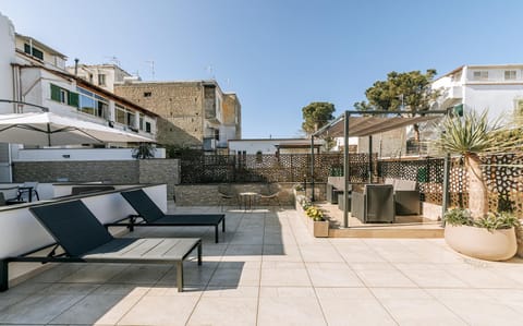 Patio, Balcony/Terrace, Balcony/Terrace, Entertainment, sunbed